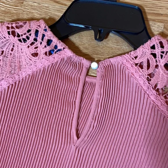 NWT!!!   APT 9 PLEAT LACE TOP.  Sz S - Picture 6 of 10